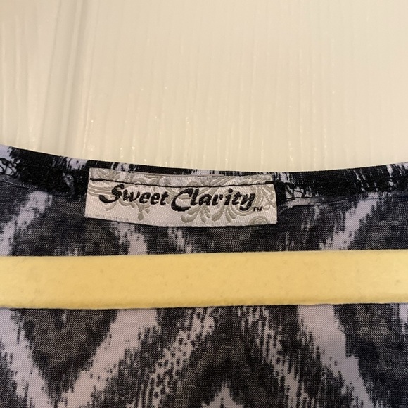 Sweet Clarity Black and White Sleeveless Top Asymmetrical L/XL - Picture 3 of 3